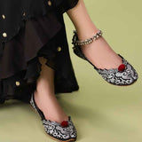 JootiShooti - Naqsh-e-Chandi (Red Pompom)