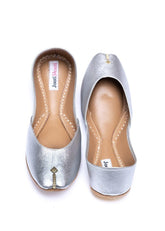 JootiShooti - Plain Silver Khussa