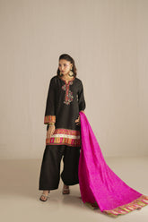 Shehrnaz - Russain Silk Onyx Fuchsia Drape Set For Women - Black
