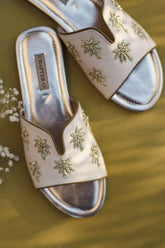 CHAPTER 13 - Shajr - Off White - Slides