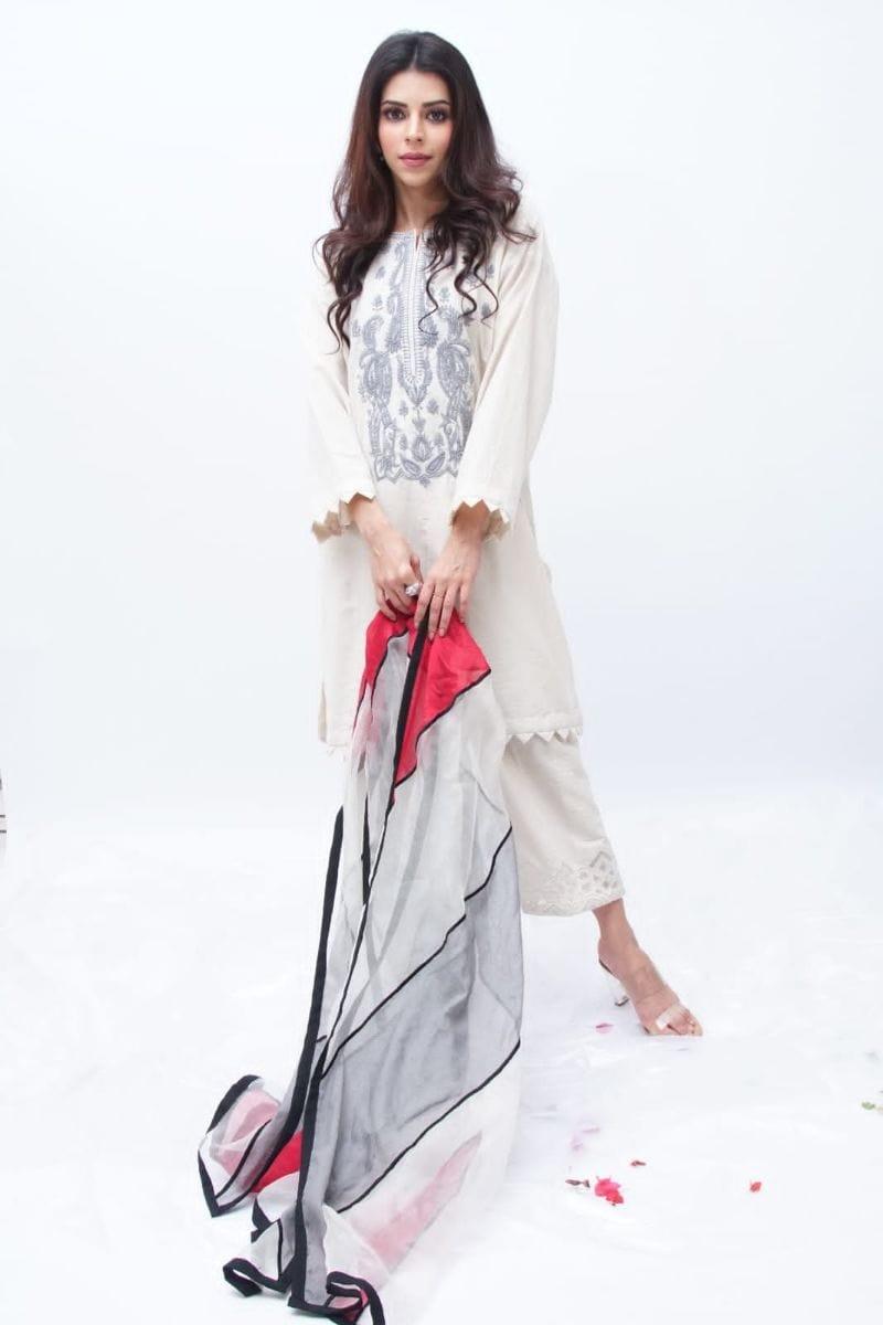 Urooj Fahd - Daisy Lava - 3 Piece - ES 006 - Studio by TCS