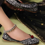 JootiShooti - Naqsh-e-Chandi (Red Pompom)