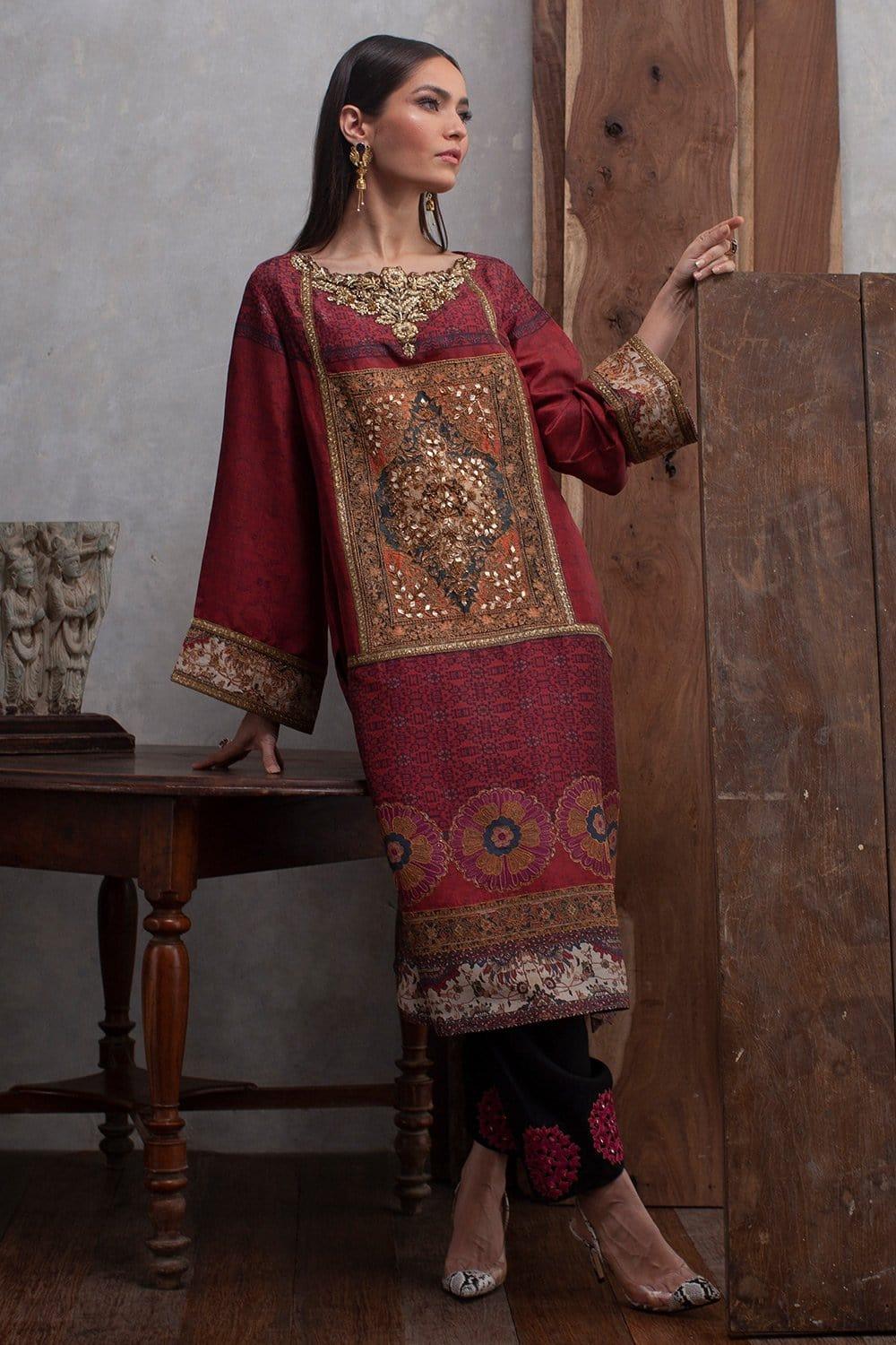 Shamaeel - Antiquity and Regality of Persian Carpets of Safavid - S2 - Studio by TCS