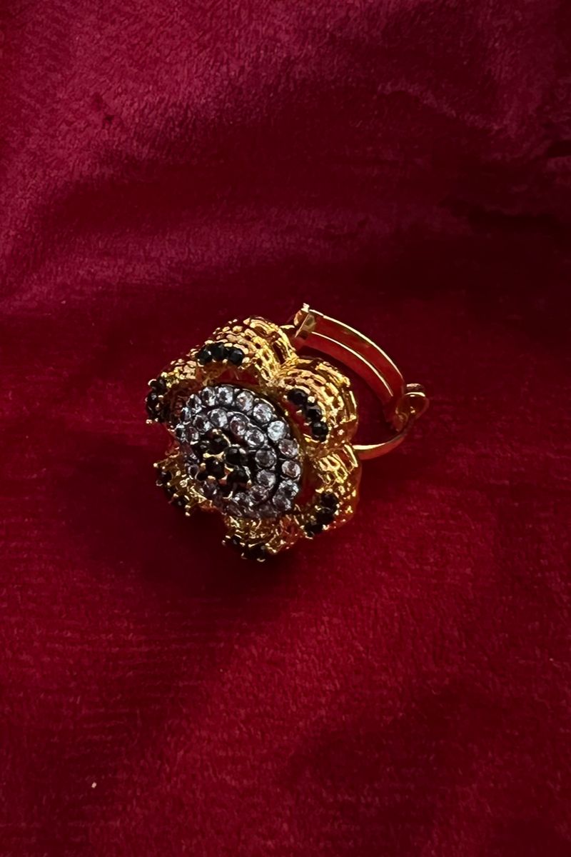 Hemohandicrafts- Onyx Flower Gold - Black