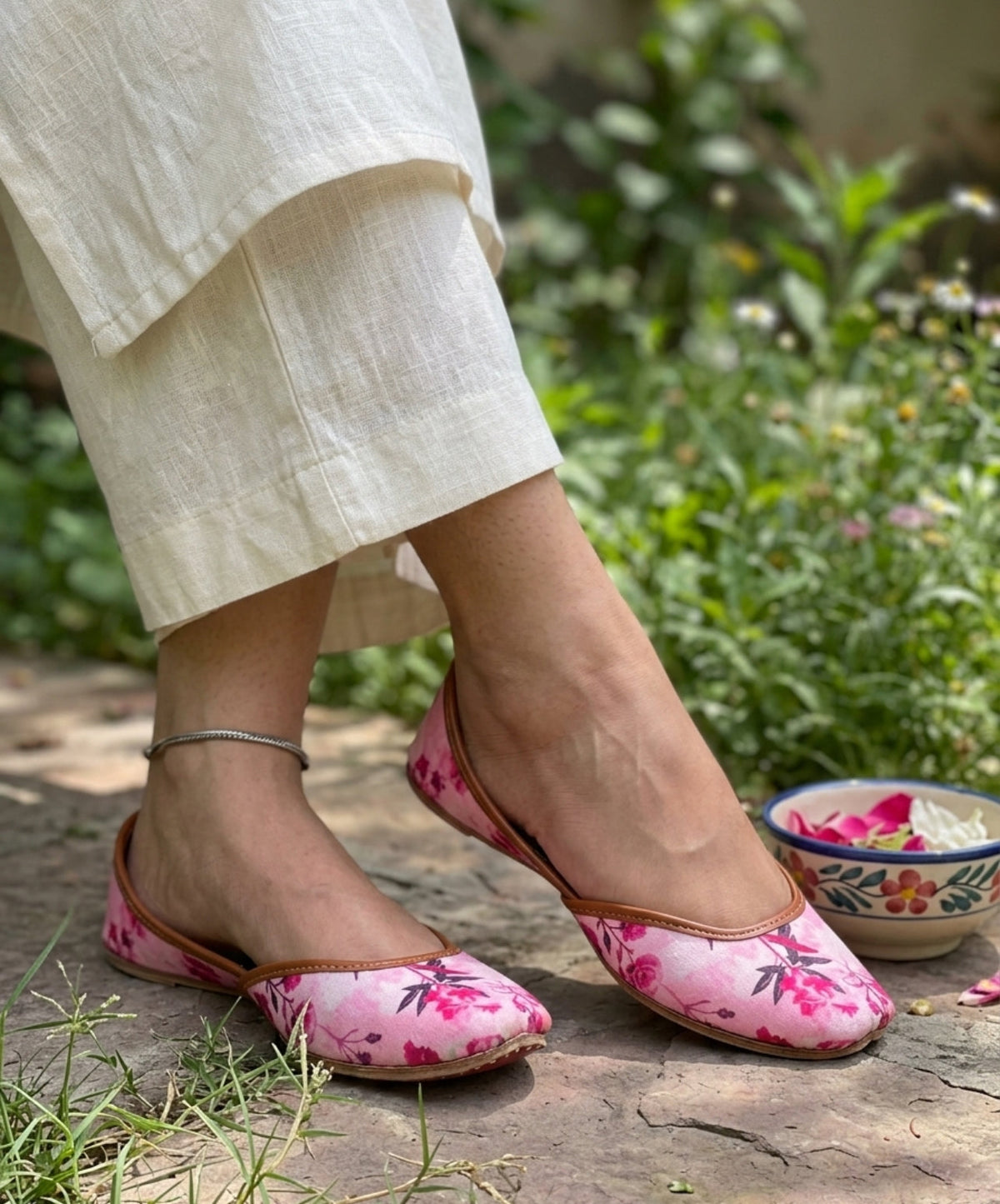 Hemo Handicraft - Bloom Pink Khussa For Women - Pink