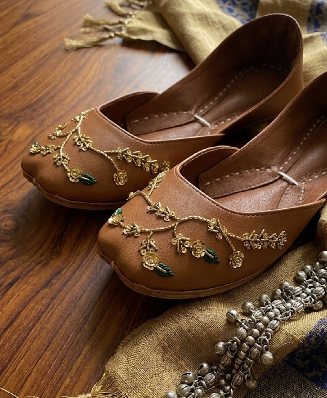Hemo Handicraft - Camel Brown  Khussa For Women - Brown
