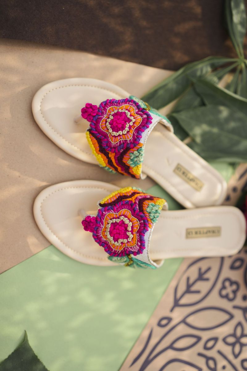 CHAPTER 13 - Laado Raani - Multi - Chappals - 19213