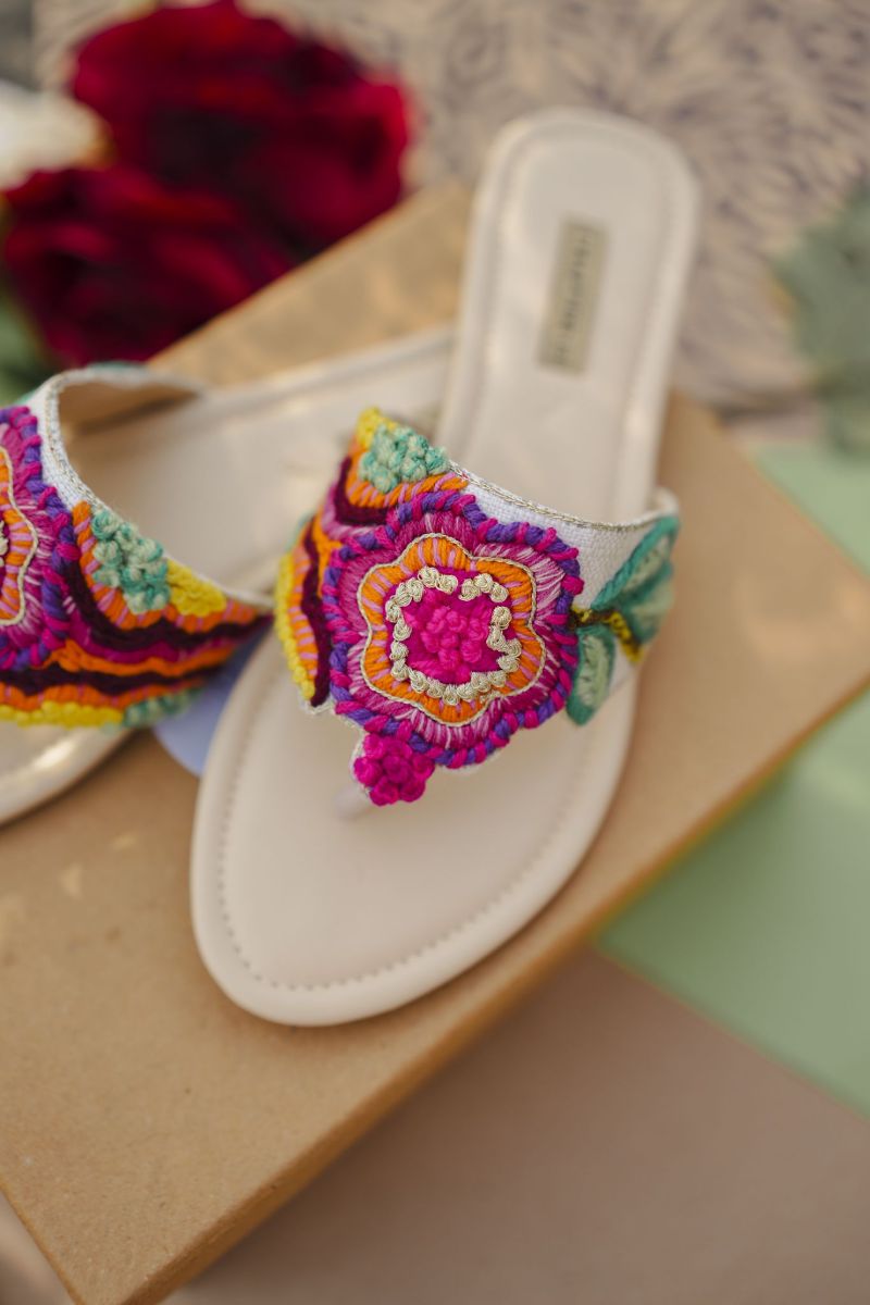 CHAPTER 13 - Laado Raani - Multi - Chappals - 19213