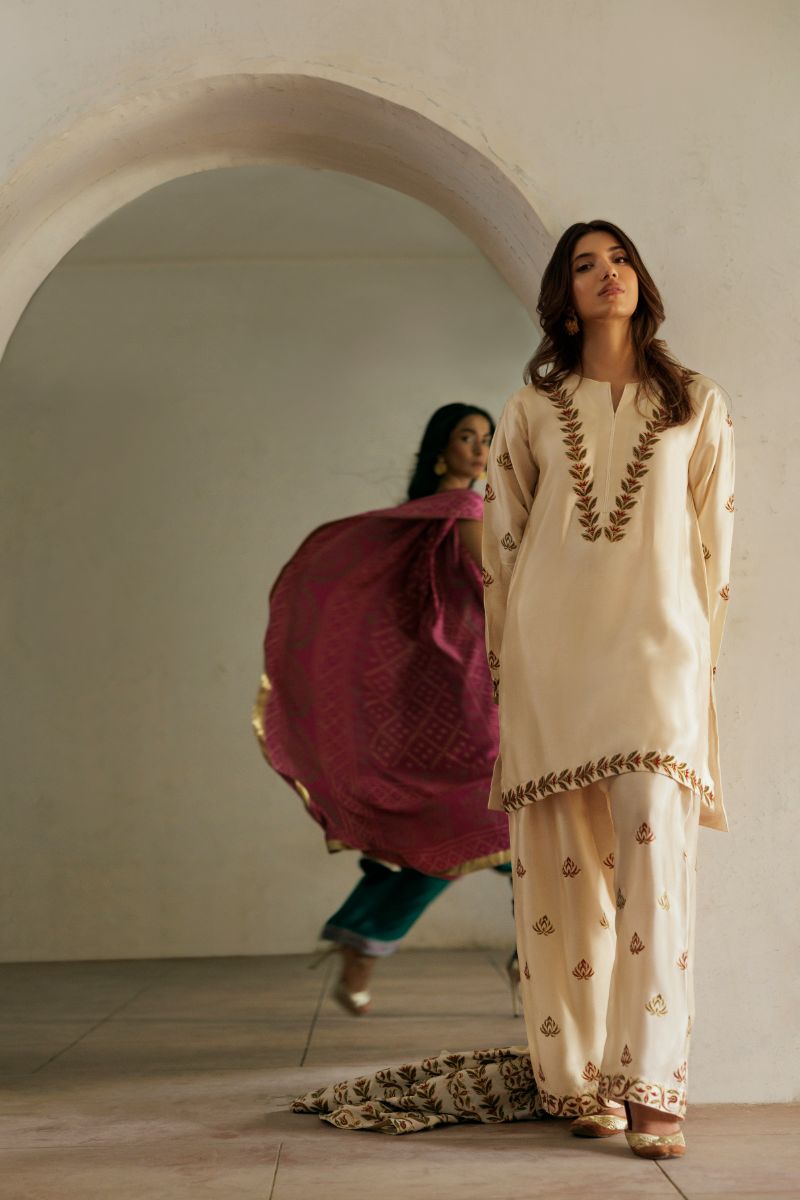 Pinktree - Ivory Baagh - Pure Silk - 3 Piece