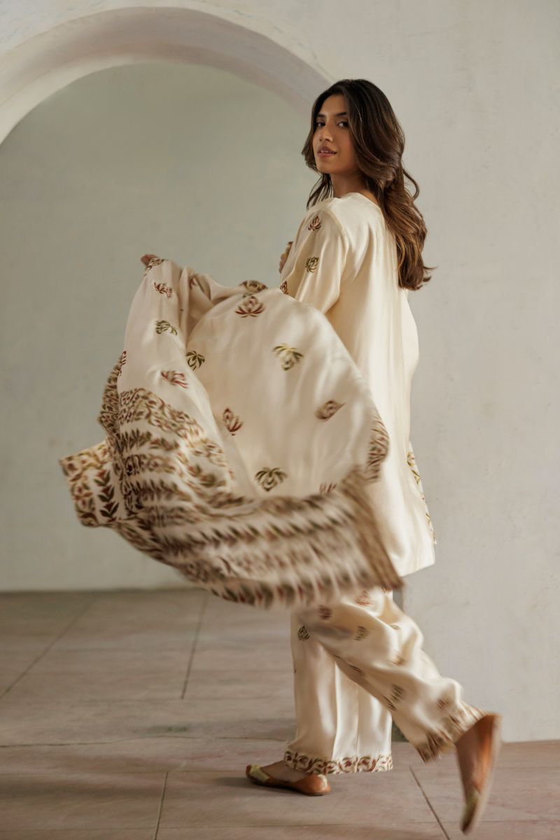 Pinktree - Ivory Baagh - Pure Silk - 3 Piece