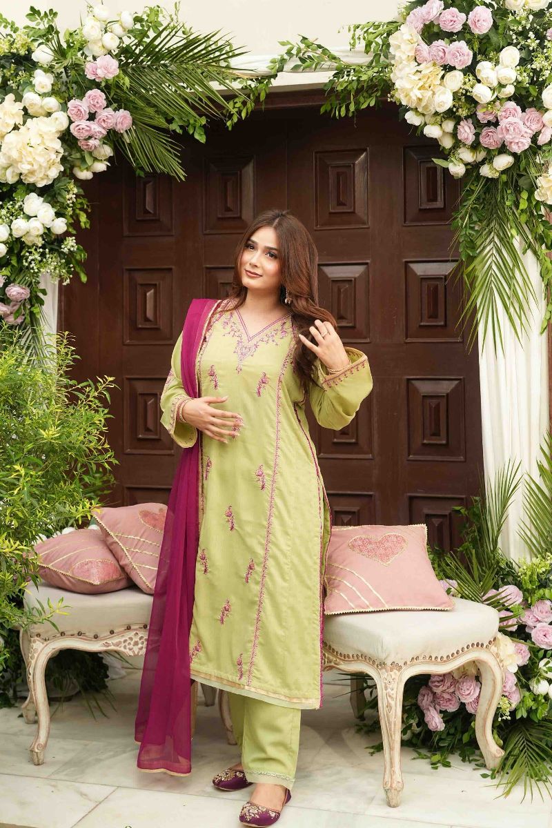 Omal by Komal - Seerat - gold maysuri deep plum dupatta - 3 Piece