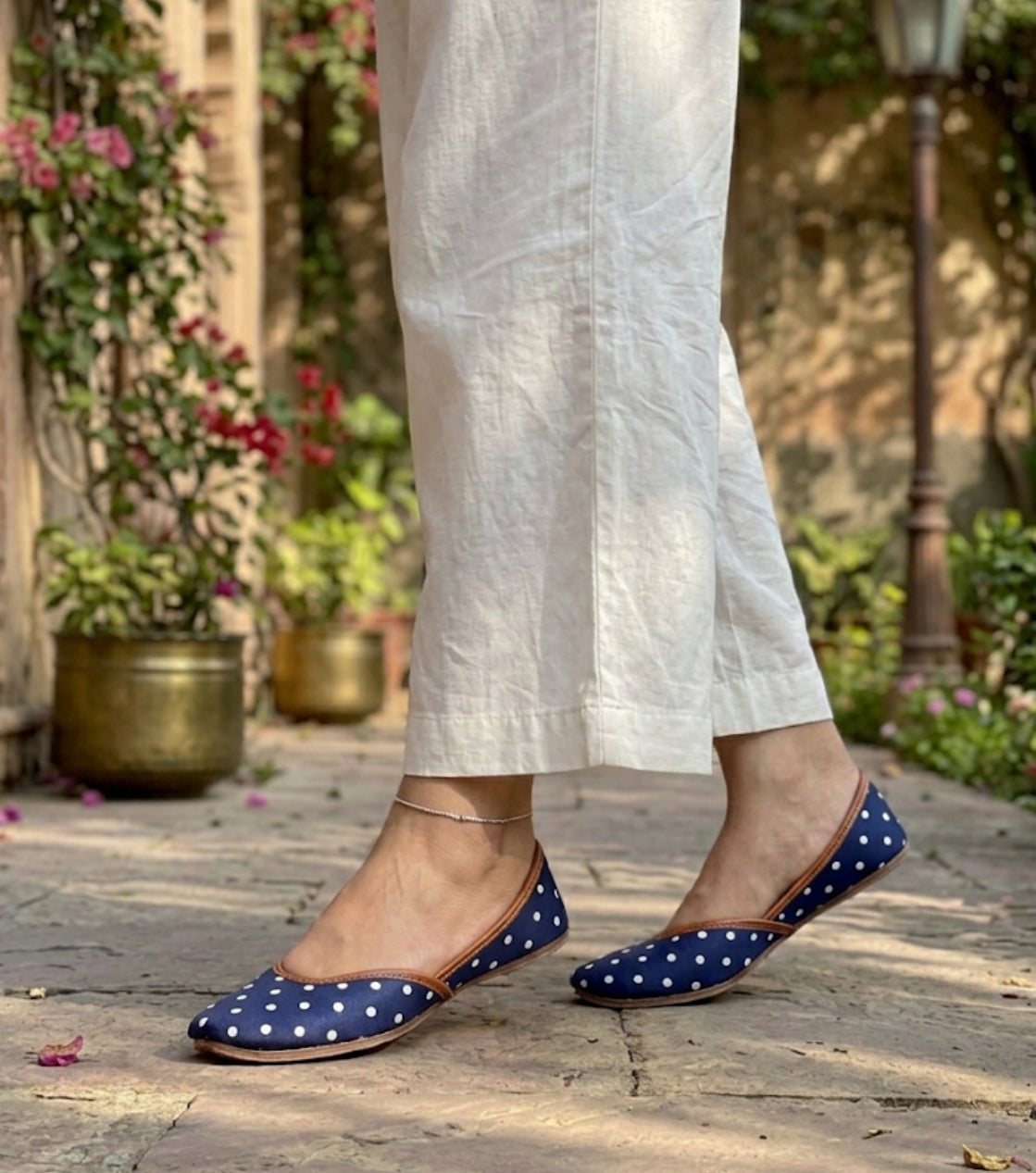 Hemo Handicraft - Polka Dot Khussa For Women - Blue