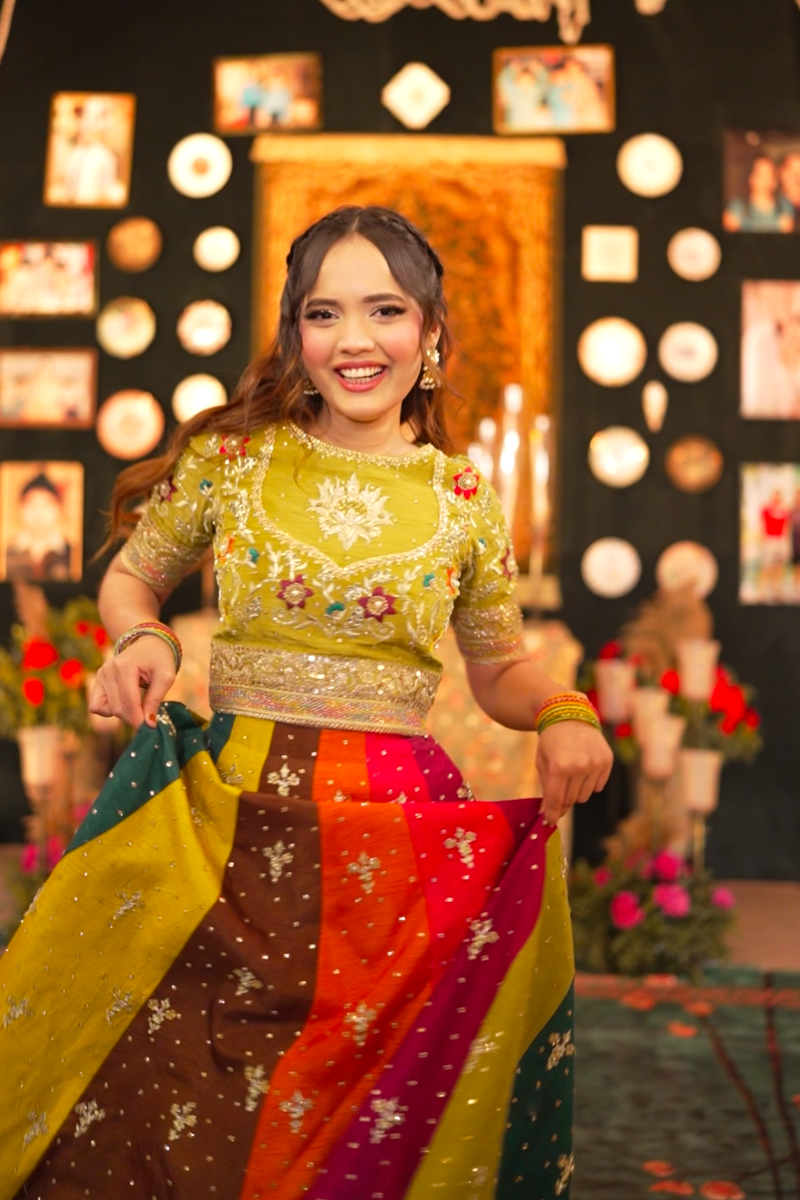 Anayra Amal - Dastak - Multi Color - Korean Silk
& Organza - 3 Piece