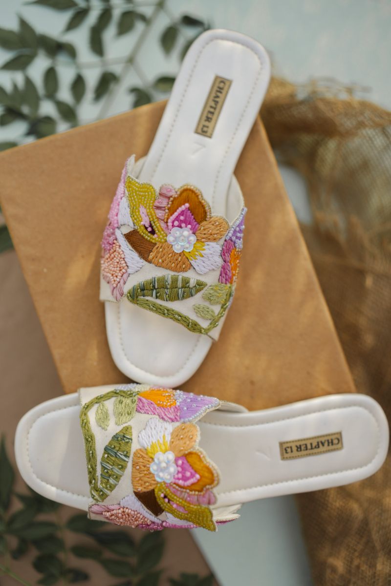 CHAPTER 13 - Petal Parade - Off White - Slides - 19209