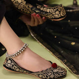 JootiShooti - Naqsh-e-Zar (Red Pompom)