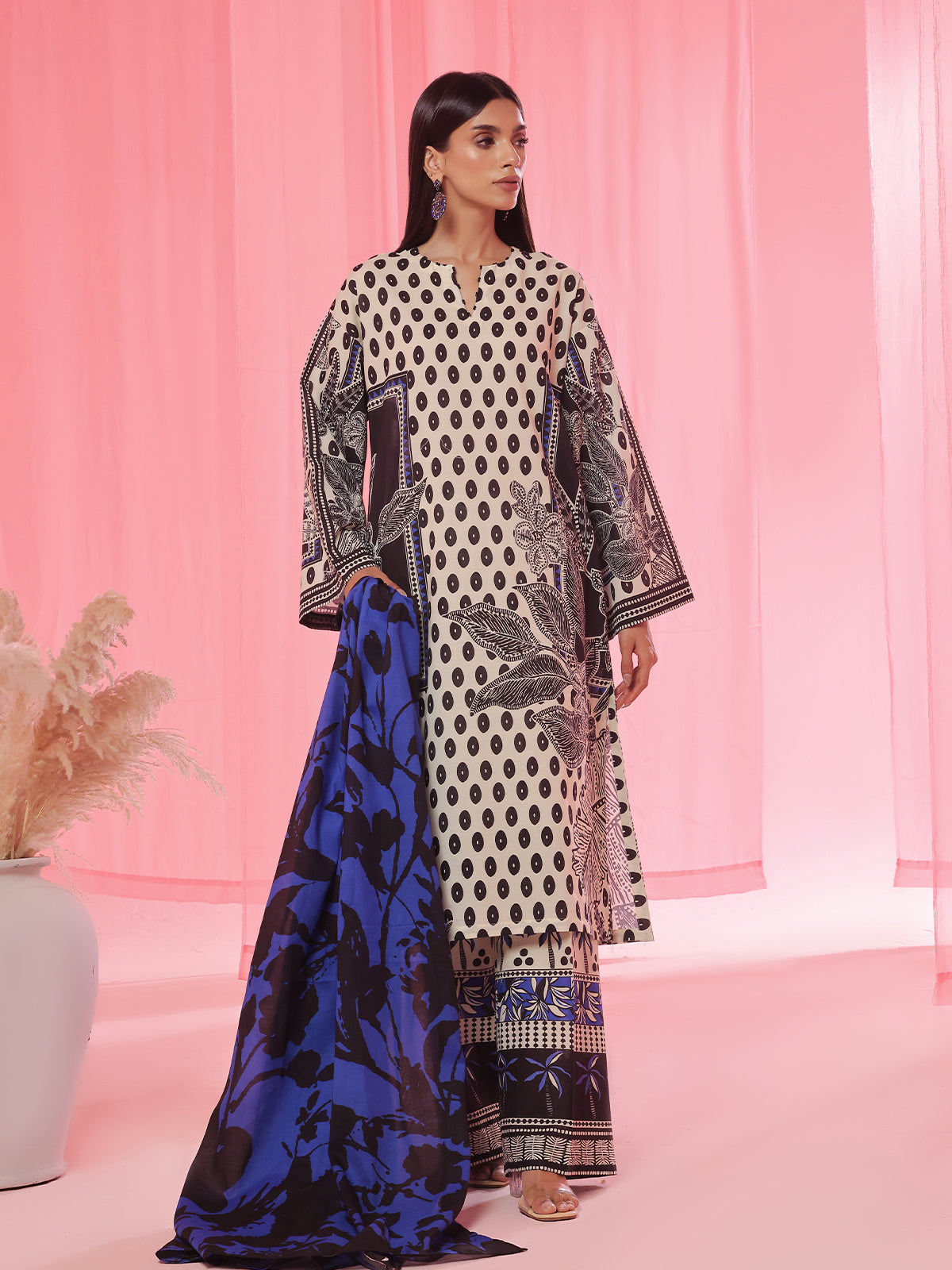 Oaks - Printed Pret & Unstitched Suit Lawn Black - 3 Piece